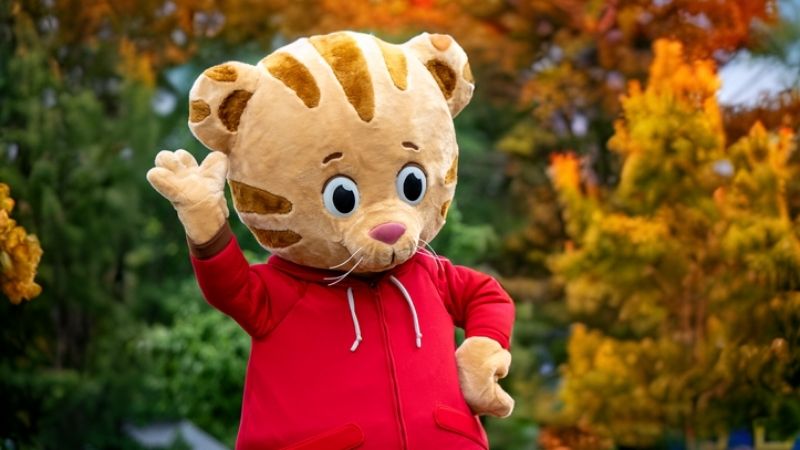Daniel Tiger and Katerina Kittycat on stage