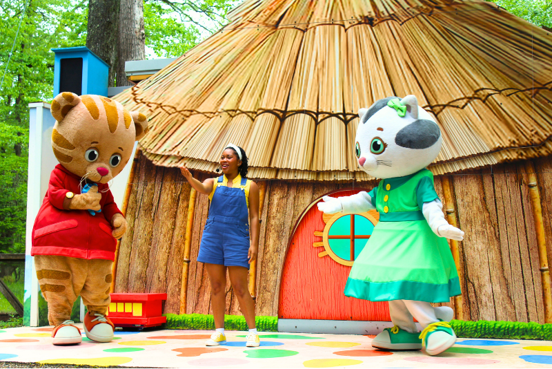 Daniel Tiger and Katerina Kittycat on stage